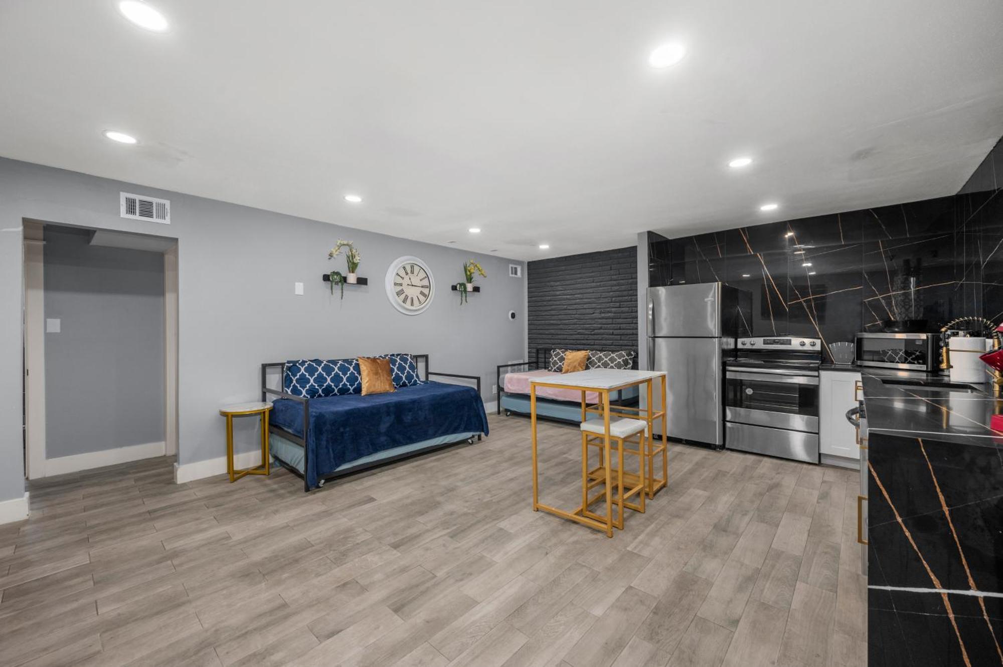 Modern Heights Apartment With Pool Хьюстон Экстерьер фото